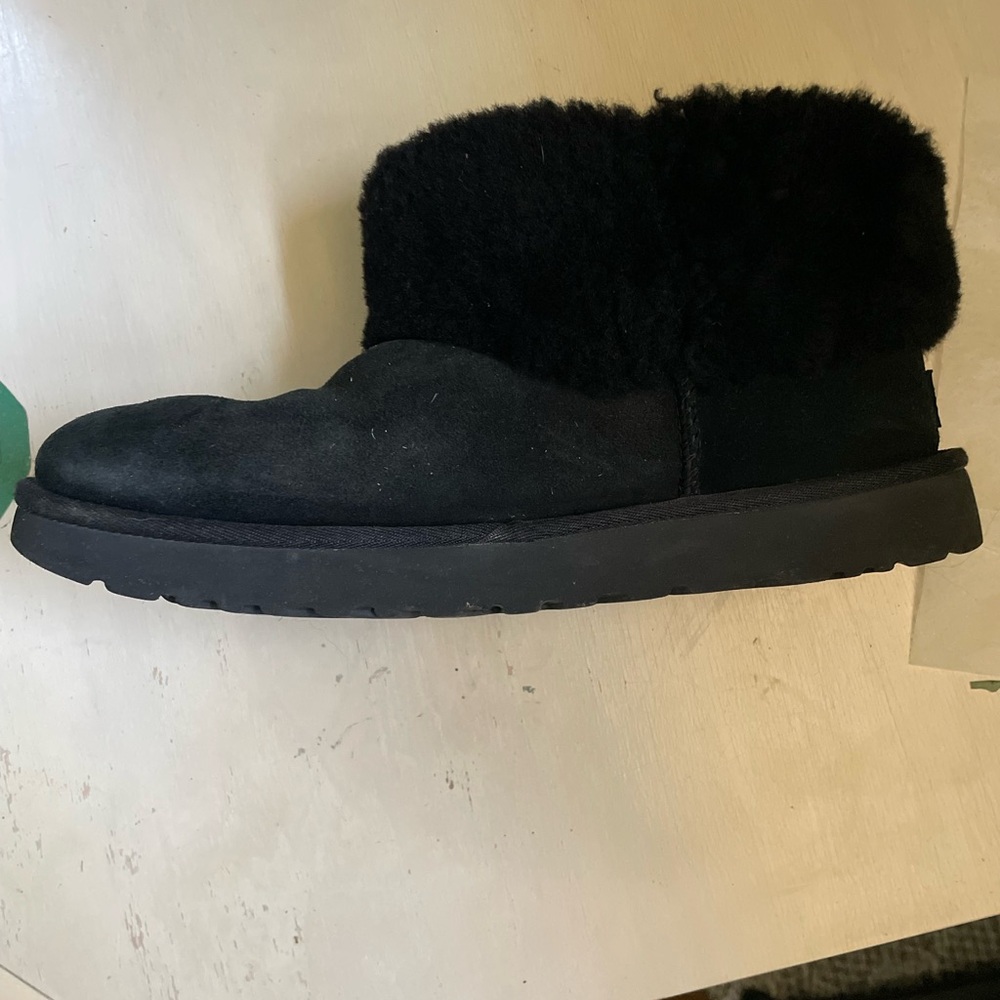 Black Ugg Shearling Lined ankle boot